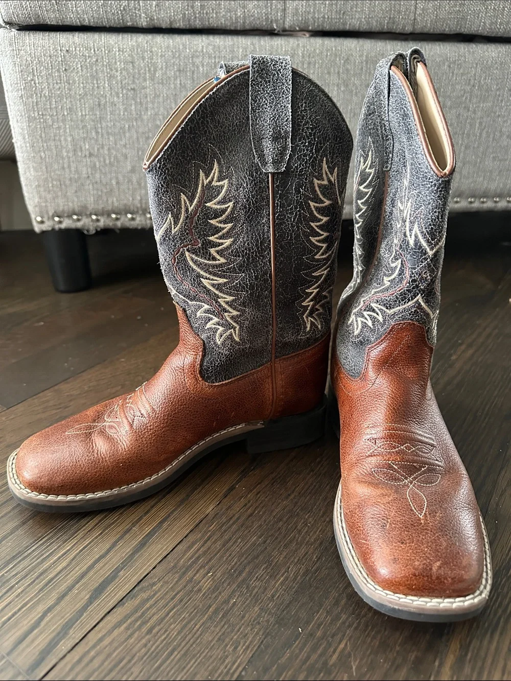 Boys Cowboy brown boots sz 3Y